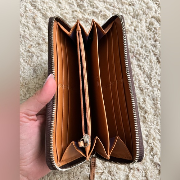 Coach leather accordion zip around wallet - Picture 3 of 4